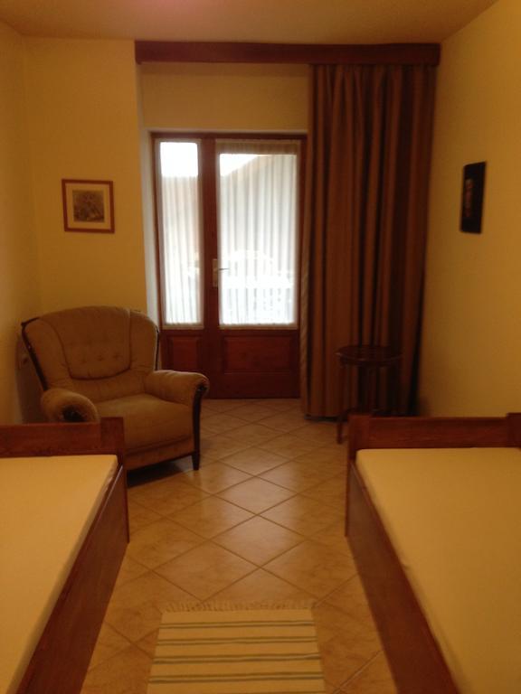 Juhasz Fogado Bed & Breakfast Fonyód Rom bilde